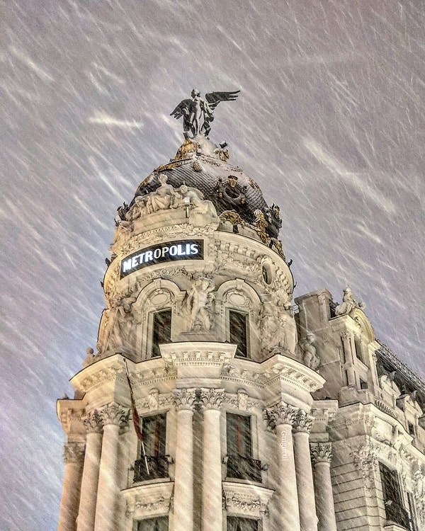 12. Здание Метрополиса