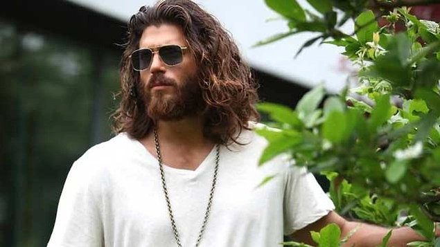 Siki Tutun Italya Magazini Can Yaman Geliyor Sik Sik Gundem Olan Can Yaman Bakalim Italya Da Neler Yapacak Onedio Com