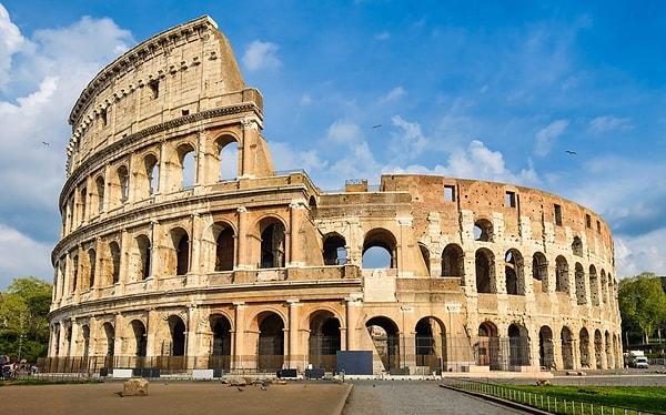 8. Günümüzde hala stadyum ve tiyatroların inşasında kullanılan amfiteatr dizaynı Romalılardan geliyor.