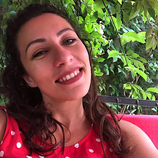 Şimdi biraz Ece'yi tanıyalım. Bize kendinden bahseder misin?