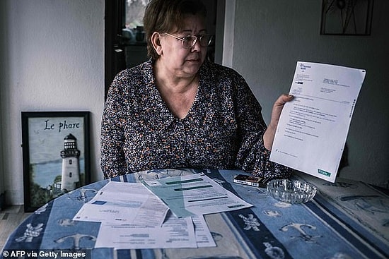 Француженка, которая была объявлена мертвой в 2017 году, три года пытается убедить власти, что она жива