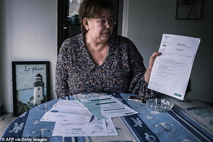 Француженка, которая была объявлена мертвой в 2017 году, три года пытается убедить власти, что она жива