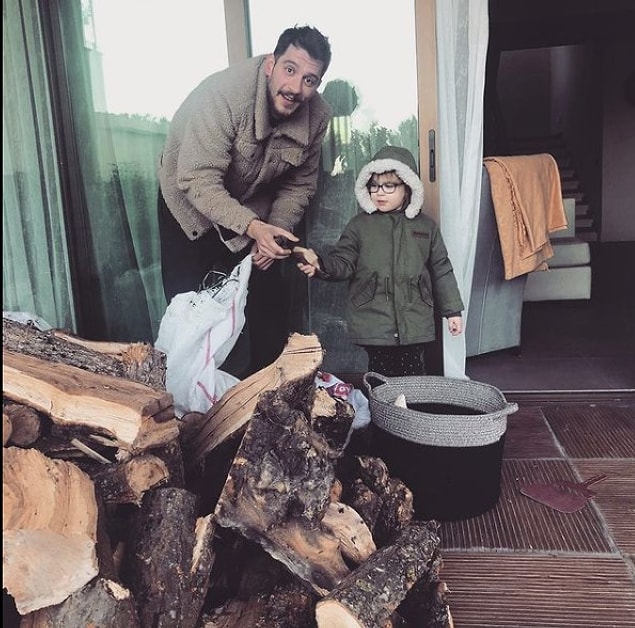 Sık sık kızıyla paylaşımlar yapan Uraz Kaygılaroğlu, ona hayata dair öğütler vermeyi de ihmal etmiyor.