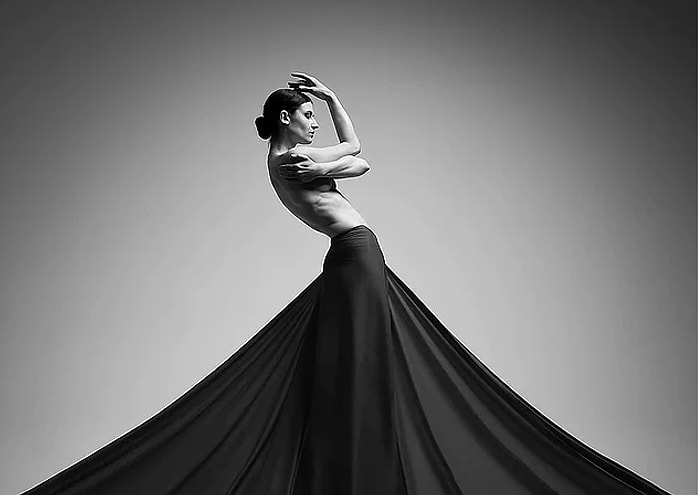 Не маленькое черное платье! Cнимок дерзкого наряда вошел в число победителей конкурса Monochrome Photography Awards