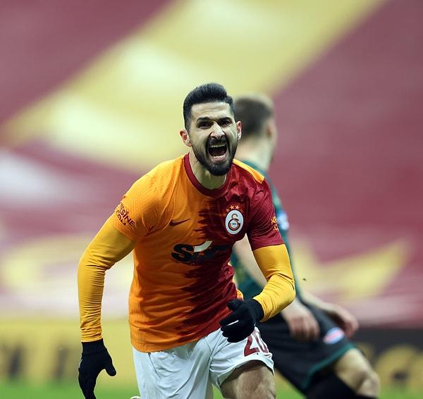 Maça hızlı başlayan Galatasaray, 9. dakikada Emre Akbaba'nın golüyle öne geçti: 1-0
