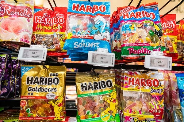 1. Зеленые мармеладные мишки Haribo на самом деле имеют аромат клубники в США и яблочный вкус в Великобритании и Германии.