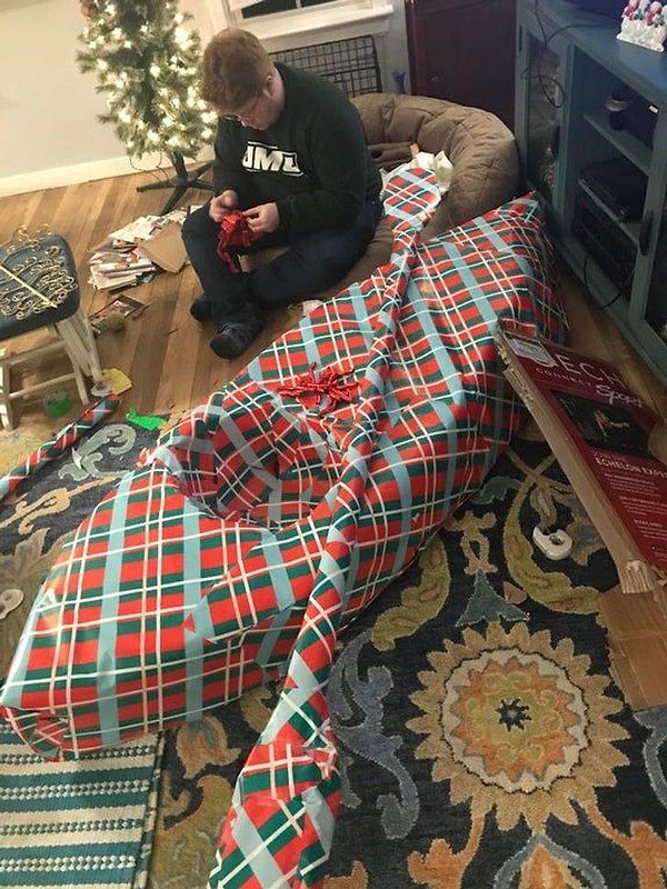 13. "На Рождество я подарил брату запчасть для его велосипеда. На упаковку ушло всего около 4 часов".