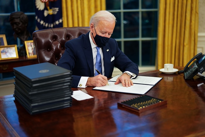 Biden’dan İlk Gününde Trump’ın Kararlarını Tersine Çeviren 17 Kararname