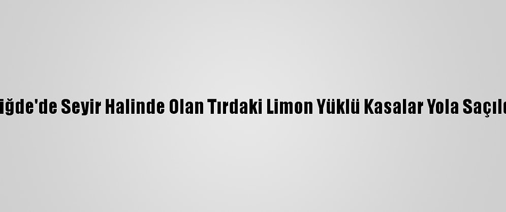 Niğde'de Seyir Halinde Olan Tırdaki Limon Yüklü Kasalar Yola Saçıldı