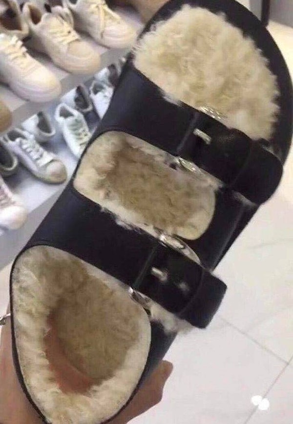 9. "Тот момент, когда пришла зима, а ты не любишь надевать носки с сандалями!"