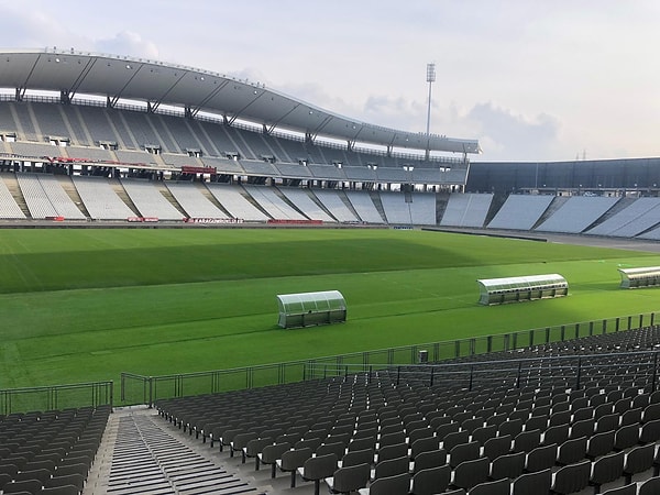 UEFA izin vermediği için maç öncesinde iki takım da ceza sahası içerisinde ısınma gerçekleştiremedi.