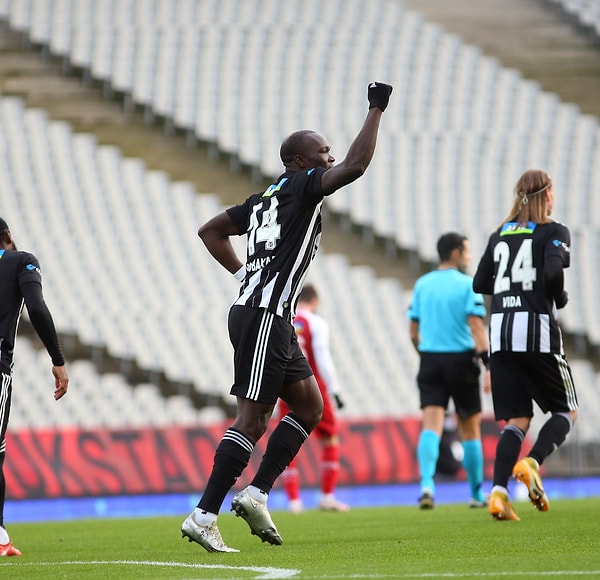 44. dakikada Beşiktaş, Vincent Aboubakar'ın attığı golle 1-0 öne geçti.