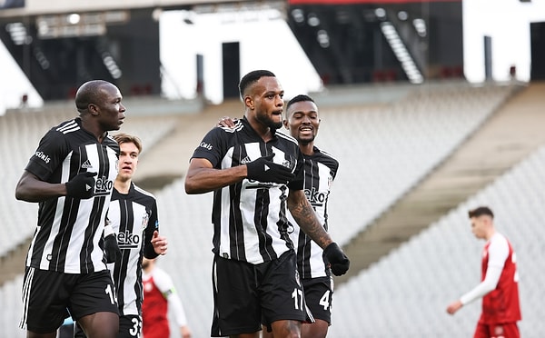 66. dakikada Beşiktaş, Cyle Larin'in attığı golle skoru 3-0'a getirdi.