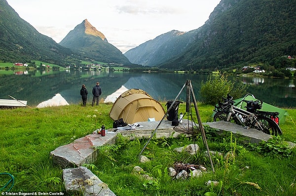 Блаженный вид: разбивка лагеря на берегу красивого озера Бергхеймсватнет.