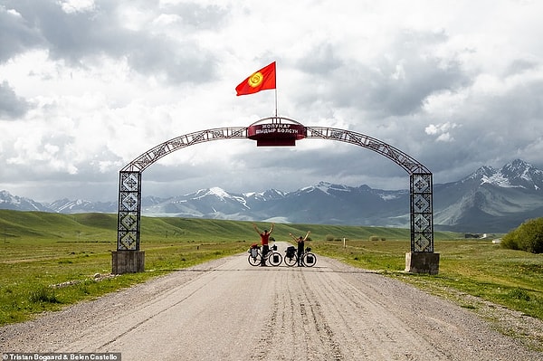 По словам авторов, по всему Кыргызстану можно встретить типичные арочные конструкции, приветствующие вас в городе или регионе.