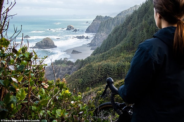 «Побережье Орегона выделяется своими холмистыми дюнами и скалистыми утесами, которые делают всю поездку такой интересной и приятной», - говорят авторы.
