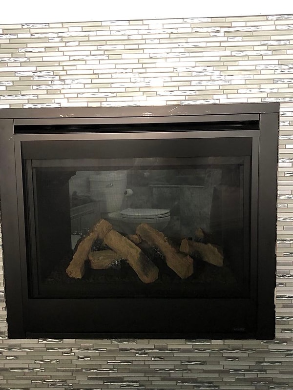 11. Вот такой у нас вид из кровати в гостиничном номере.