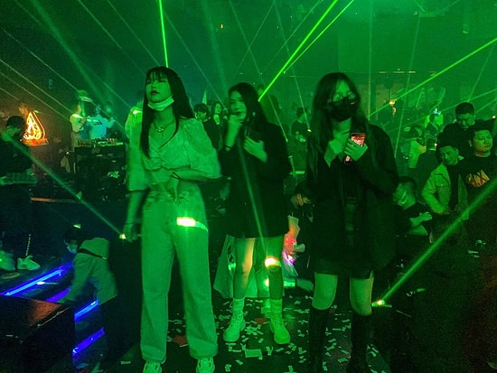 76 Günlük Büyük Karantinanın Yıldönümünde Vuhan'dan Gece Hayatı Manzaraları 📷