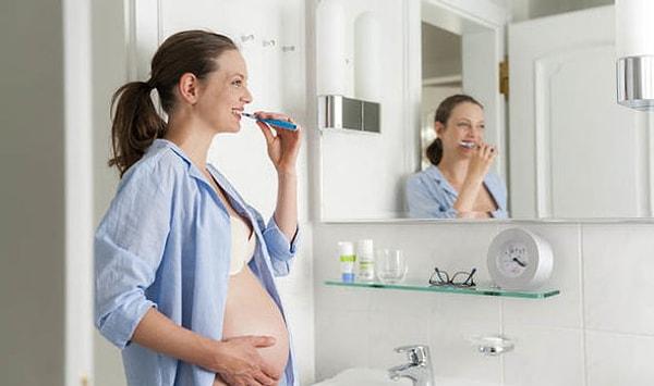 9. Diş sağlığı da hamileyken en çok dikkat etmemiz gereken konulardan biri.