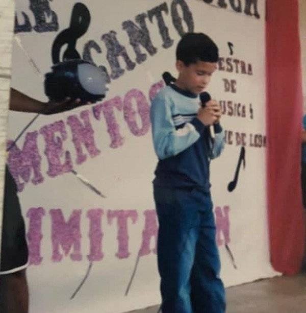 15. Рэпер Bad Bunny в детстве (и уже на сцене).