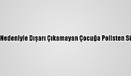 İzmir'de Kısıtlama Nedeniyle Dışarı Çıkamayan Çocuğa Polisten Sürpriz Doğum Günü