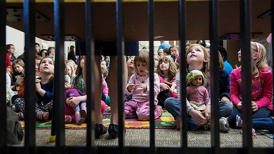 İngiltere'de Çocuk Tacizi Suçlamalarından 320 Kişi Tutuklandı