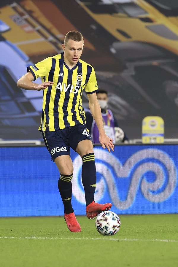 Fenerbahçe'nin devre arası transferlerinden Attila Szalai, Fenerbahçe formasıyla ilk resmi maçına çıktı.