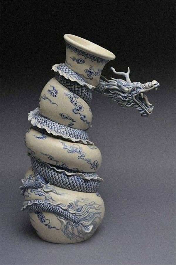 3. Или, быть может, кто-то жаждит протереть от пыли эту китайскую вазу?