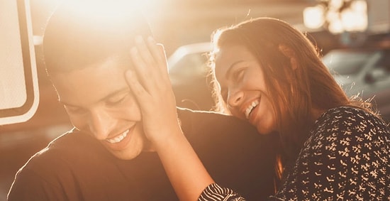 Partnerinizi Gözden Geçirin! İlişkide Yeşil, Sarı ve Kırmızı Bayrak Neye İşaret Eder?