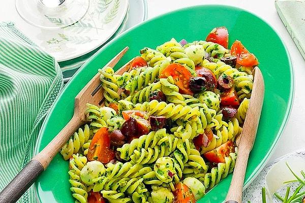 8. Pestolu Makarna Salatası