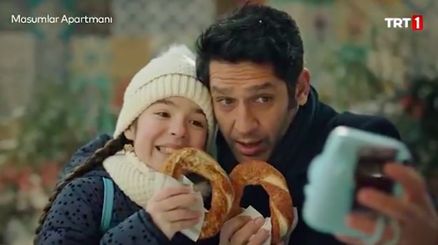 "Simit bugünü hatırlatacak sana... Belki bir daha alamayacaksın. Halbuki dondurmadan bile çok severdin. "