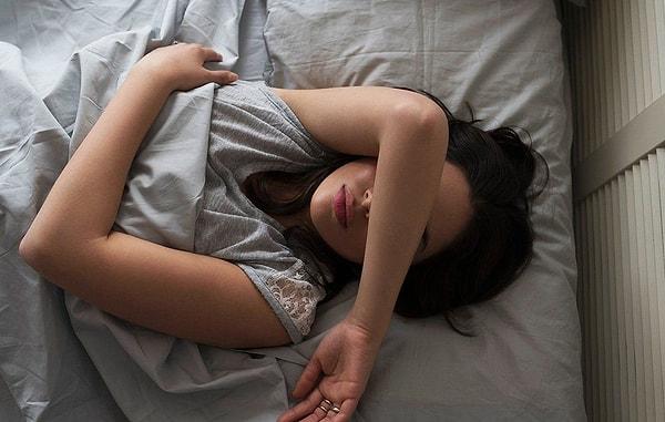 11. Kalktığınızda boynunuz ağrıyorsa belki de ortopedik bir yastığa geçmenizin vakti gelmiştir.