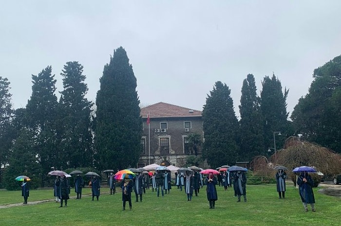 Akademik Direniş Sürüyor: Boğaziçi Üniversitesi Öğretim Üyeleri Bugün de 'Rektör'ü Protesto Etti