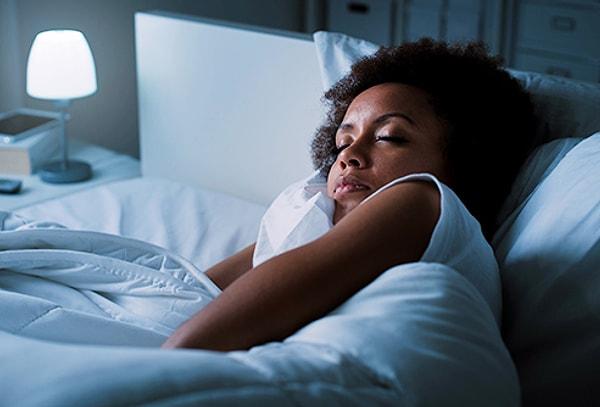7. Yatağa girdiğinizde temiz ve yumuşacık bir nevresim de güzel bir uykunun yardımcı etmenlerinden biri olabilir.