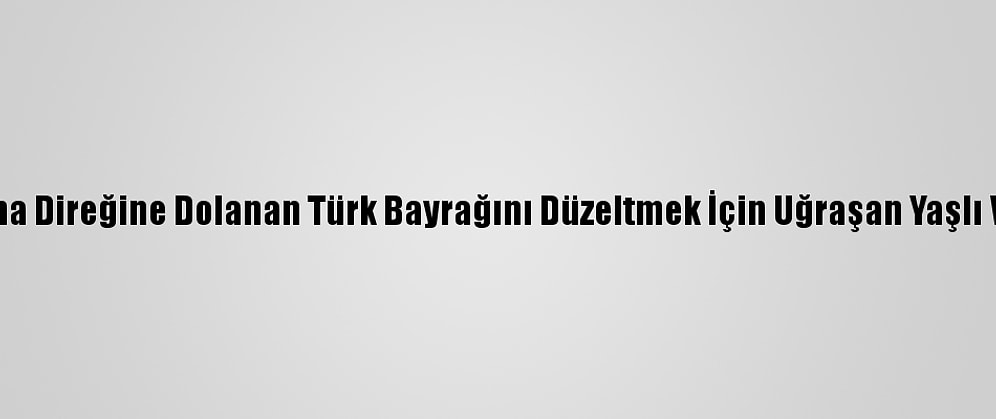 Yozgat Valisi Polat, Aydınlatma Direğine Dolanan Türk Bayrağını Düzeltmek İçin Uğraşan Yaşlı Vatandaşa Bayrak Hediye Etti