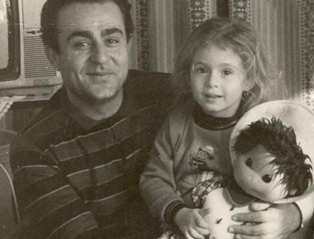Gözlerini kaybeden Zümrüt Hanım kızını en son 4 yaşındaki haliyle hatırlıyor