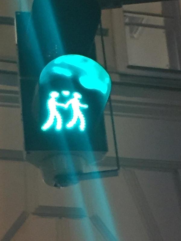 1. "Viyana'daki trafik lambaları:"