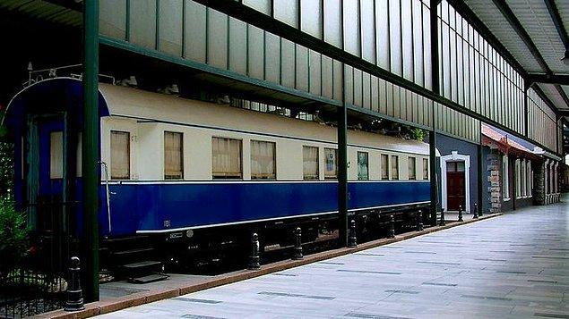 20 Temmuz 1935 tarihli Vakit Gazetesi şöyle yazar: Cumhurbaşkanı için yaptırılan tren Haydarpaşa'ya geldi.