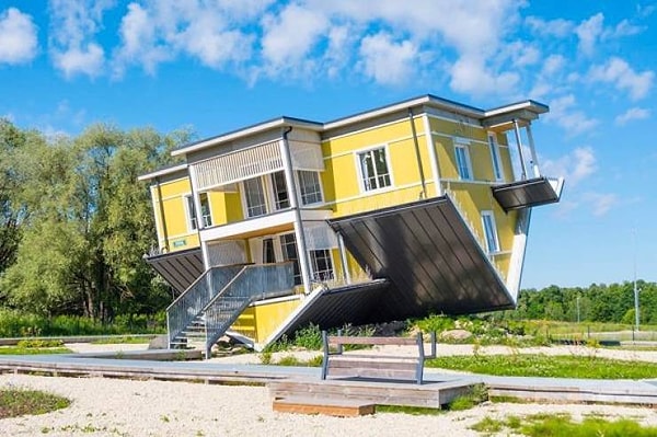 1. В таком доме вряд ли почувствуешь себя в безопасности.