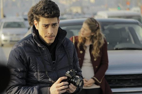 2013-2015 yılları arasında TRT'de yayınlanan 'Beni Böyle Sev' dizisinde Zeynep Çamcı'yla birlikte başrolü paylaştı.