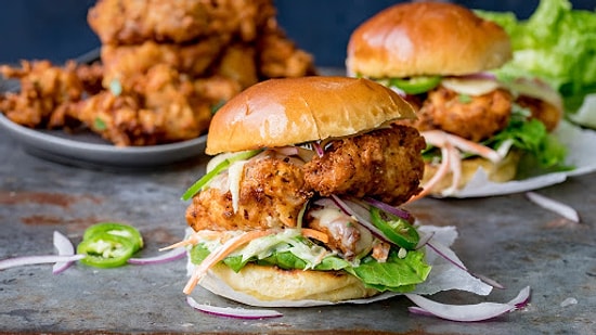 Ev Halkı Tarafından Kapışılacak Çıtır Hindi Burger Nasıl Yapılır?