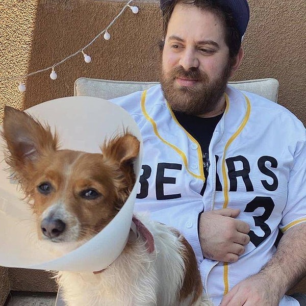 5. "Мой парень вывихнул себе плечо, спасая нашу собаку от атаки питбуля".