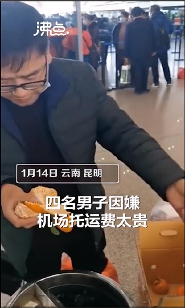 Dört kişi yanında getirdiği 30 kilogram portakalın hepsini havalimanında tek seferde yedi.