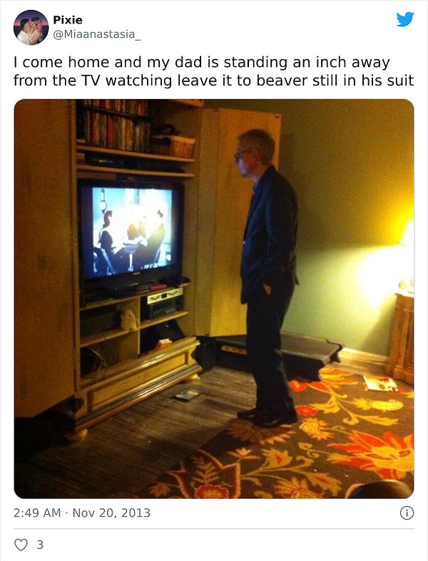 4. "Моя папа смотрит новости, придя с работы, даже не переодевшись"