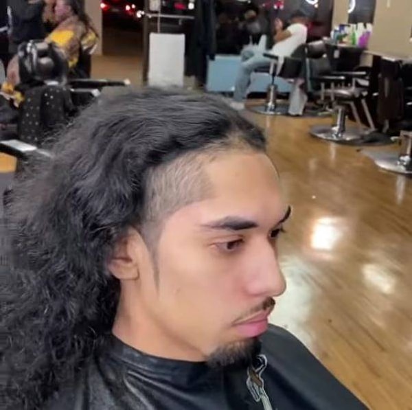 10. "Чуть снимите мне объем спереди, чтобы волосы не лезли в лицо". Нет проблем.