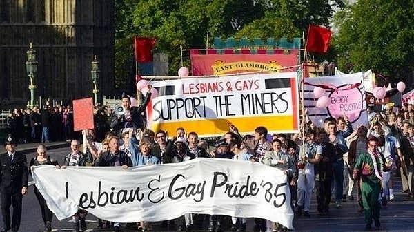 10. 'Pride'ın sonunda madencilerin de geçit törenine katıldığı sahne.