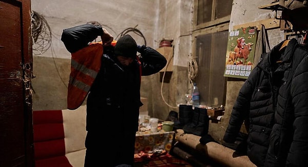 «Юра остался новорожденным на пороге детского дома. Он там вырос, и ему поставили диагноз "нарушение в развитии".