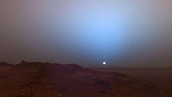 6. Başka bir gezegenden günbatımını izlemek isterseniz Curiosity aracının Mars'ta kaydettiği bu ana şahit olmanız yeterli.