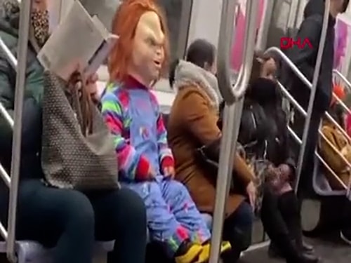 Metrodaki Chucky'li 'Sosyal Deney' Viral Oldu