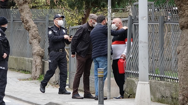 Benzin döküp kendini yakacağını söyledi